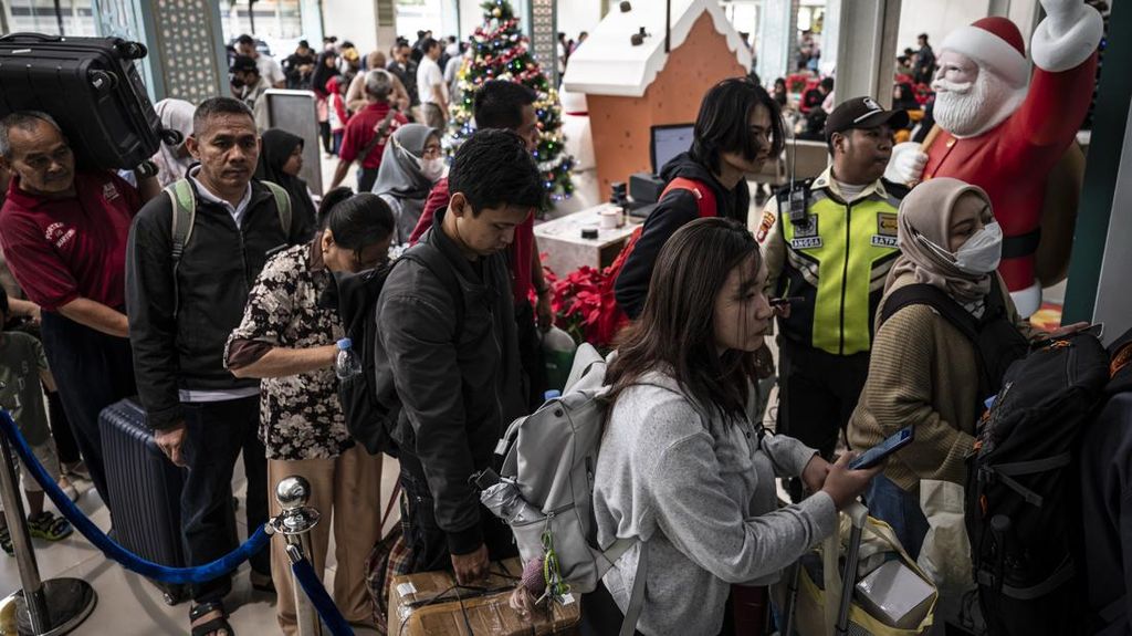 Kemenhub Perkirakan 119,5 Juta Orang Bepergian Saat Libur Nataru