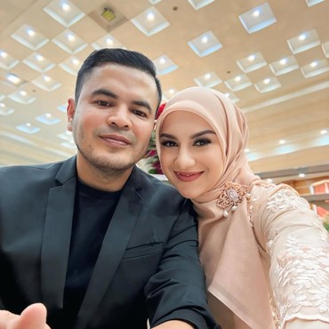 Pernah Jadi Karyawan & Dibantu Tebus Surat Tanah, Dede Sunandar Bongkar Sifat Suami Irish Bella