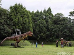 Papa Dino, Wahana Dinosaurus yang Baru Buka di Puncak