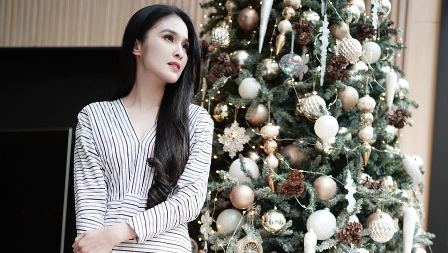 Pohon Natal Sandra Dewi Pohon Natal Sandra Dewi