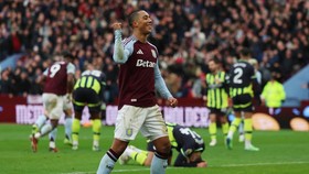 Hasil Liga Inggris: Aston Villa Gebuk Man City 2-1