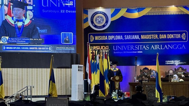 Menteri Koordinator Infrastruktur dan Pembangunan Kewilayahan AHY resmi menyandang gelar doktor usai Wisuda Pascasarjana Unair yang digelar, Minggu (22/12).