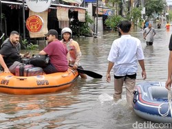 Banjir di Legian, Turis-turis Dievakuasi Pakai Perahu Karet