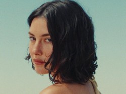 Lirik Lagu That's So True - Gracie Abrams