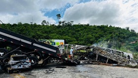 FOTO: Horor Kecelakaan Bus di Brasil Tewaskan 38 Orang