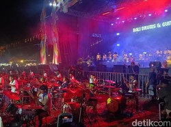 Kolaborasi Puluhan Drummer dan Gitaris Gebrak Panggung Denfest 2024