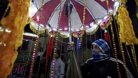 FOTO: Sewa 'Detektif Pernikahan' Jadi Tren di India
