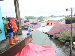 Warga Korban Banjir di Makassar Mulai Terserang Demam hingga Gatal-gatal