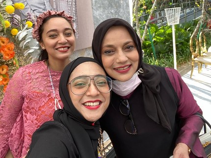 7 Potret Artis Unggah Foto Bareng Ibunda di Hari Ibu, dari Dian Sastrowardoyo hingga Bella Fawzi