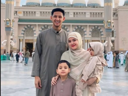 5 Potret Artis Indonesia Ibadah Umrah di Akhir Tahun, Tasya Kamila hingga Zaskia Mecca