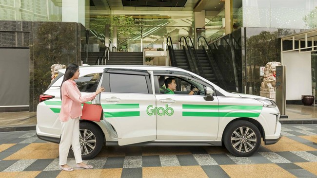 Dengan kendaraan non-LCGC berusia kurang dari lima tahun yang mampu menampung hingga enam orang, perjalanan Anda dijamin lebih nyaman bersama GrabCar.