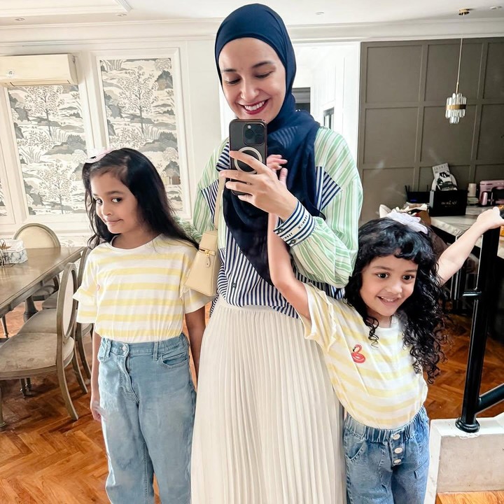 <p>Shireen sendiri kerap mengunggah momen kebersamaannya dengan sang putri sulung. Dalam beberapa foto, Shireen bahkan mengungkap bahwa Hawwa adalah kembarannya. (Foto: Instagram: @shireensungkar)</p>