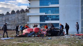 FOTO: Nahas Helikopter Ambulans Tabrak Rumah Sakit di Turki