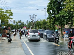 Jalan Trans Sulawesi di Polman Terendam Banjir, Motor Mogok-Lalin Terhambat