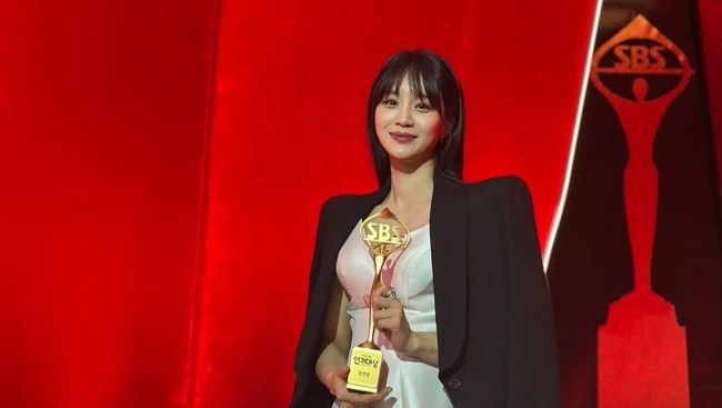 Jung Yoo Min Mengumumkan Kehamilan Pertama Saat Terima Penghargaan di 2024 SBS Acting Awards