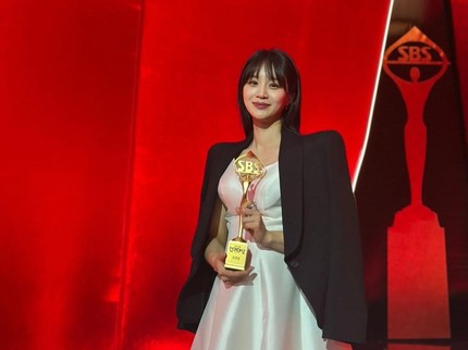 Bikin Haru, Aktris Korea Jung Yoo Min Umumkan Kehamilan saat Terima Penghargaan