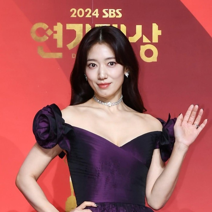 Park Shin Hye di SBS Drama Awards 2024