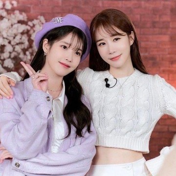 Sudah Berlangsung Lebih dari 10 Tahun, Simak Kisah Persahabatan Manis IU dan Yoo In Na