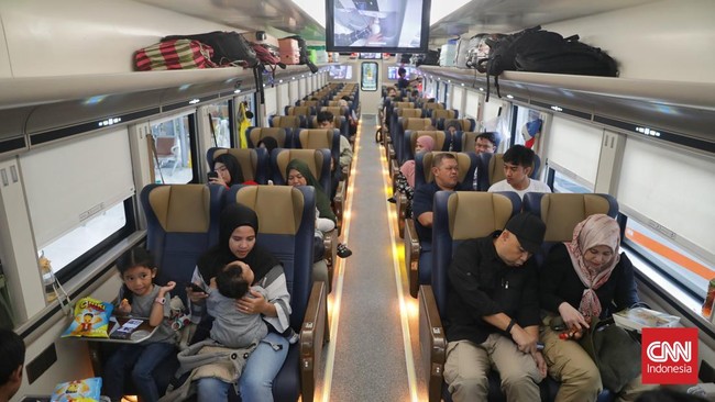 KAI tambah tiket kereta api untuk periode mudik Lebaran 2025, tiket mulai dijual pada Minggu (23/2).