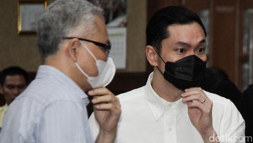 img-title Soroti Perbedaan Vonis Harvey Moeis dan Nenek Maling Kayu, UAS Sindir Lewat Hadis Ini