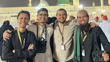 5 Potret Sheila on 7 Umrah Bareng setelah 18 Tahun Menanti, Sakti Eks Gitaris Ikut Rombongan