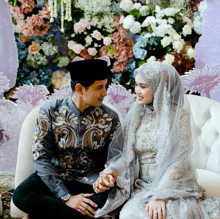<p>Aktor Chand Kelvin sebentar lagi akan dikaruniai anak pertama, Bunda. Saat ini, sang istri Dea Sahirah tengah menjalani kehamilan dan sudah masuk usia 4 bulan. (Foto: Instagram @chand_kelvin)</p>