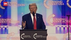VIDEO: Donald Trump Beber Alasan Ingin Pertahankan TikTok Sementara
