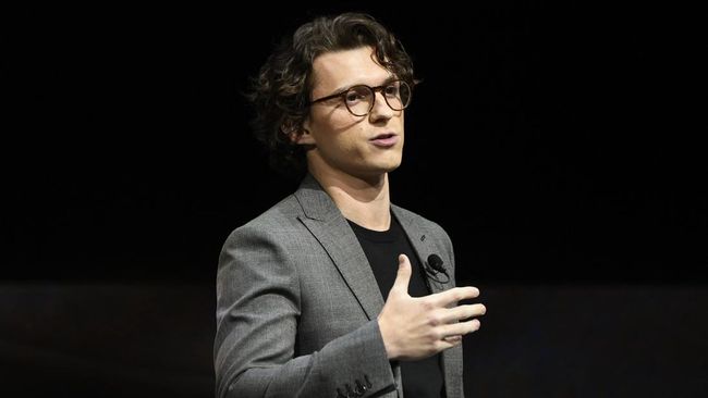 Tom Holland mengaku tidak tahu apa pun tentang film terbaru garapan Christopher Nolan yang ia bintangi.