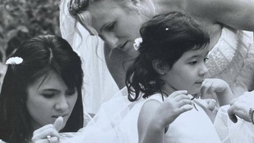 img-title Pesona Ibu Wulan Guritno yang Dipuji Mirip Lady Diana