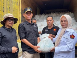 Andre Rosiade Kirim 1.000 Paket Sembako ke Korban Longsor di Maninjau Kab Agam