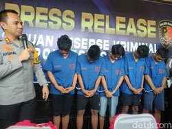 Video: Duh! Geng Mafia Bangladesh Rusak Kantor Pemerintah di Asahan