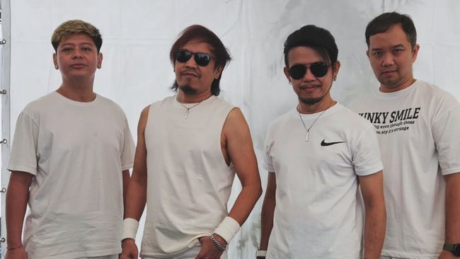 Band Radja buka suara mengenai lagu Apa Sih yang dinilai mirip bahkan diduga hasil jiplak APT. Rosé BLACKPINK bersama Bruno Mars.