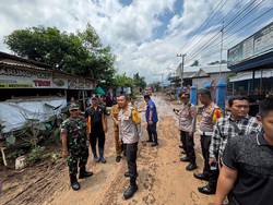 Polres Kediri Kota Imbau Warga Tetap Tenang Meski Datang Banjir