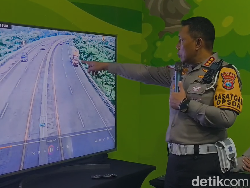 Rekaman CCTV Detik-detik Truk Tertabrak Bus di Tol Pandaan-Malang