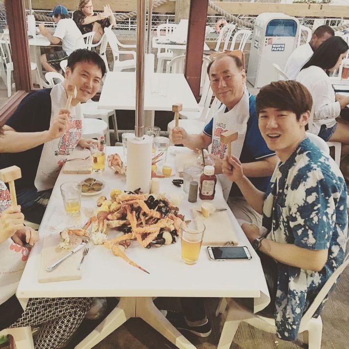 <p>Dalam sebuah <em>talkshow</em> Taxi di tvN, Yoo Yeon Seok bercerita tentang latar belakang keluarganya. Melalui gelar wicara tersebut, diketahui bahwa Yoo Yeon Seok merupakan anak bungsu dari latar belakang keluarga prestise. (Foto: Instagram @yoo_yeonseok)</p>