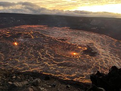 Hampir Saja Balita Jatuh ke Jurang Gunung Berapi