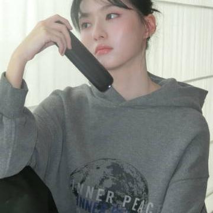 <p>Hu Lianxin memulai debutnya dalam sebuah serial televisi pada tahun 2019. Sejak saat itu, Hu Lianxin kerap membintangi berbagai film dan drama China, beberapa drama terbarunya yaitu <em>Tell No One dan Dashing Youth.</em> (Foto: Weibo @Hu Lianxin'er)</p>