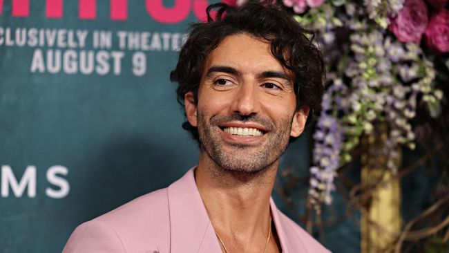 Justin Baldoni gugat Blake Lively dan Ryan Reynolds atas dugaan rusak reputasi lewat tuduhan pelecehan palsu dan begal It Ends With Us.