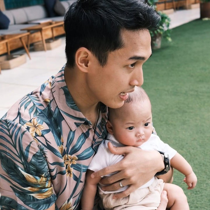 <p>Genap berusia 4 bulan, Shanju membagikan perkembangan Jayden yang pertama kali mencoba <em>sensory experience</em>. Momen itu diunggah langsung oleh Shanju melalui beberapa potret yang diunggah di akun Instagram pribadinya. (Foto: Instagram@shanju)</p>