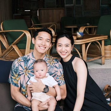 Jonatan Christie dan Shanju Bagikan Momen Anak Dibaptis