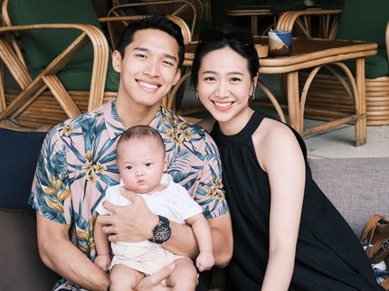 5 Potret Momen Kebersamaan Jonatan Christie & Shanju Eks JKT48 Bersama Baby Jayden