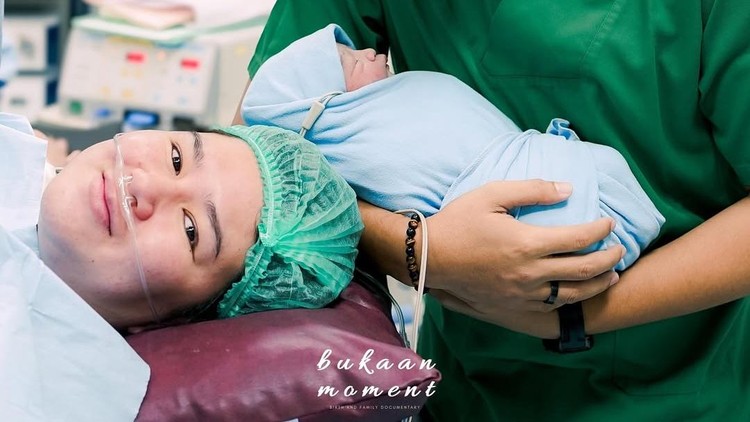 Masayu Clara Melahirkan