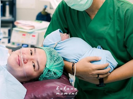 Masayu Clara Melahirkan Bayi Laki-laki, Si Kembar L dan V Punya Adik Nih!
