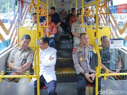 Momen Pj Gubernur Tinjau Gereja di Jakarta Naik Bus Listrik TransJ