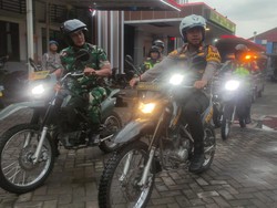 Polisi-TNI di Sidoarjo Patroli ke Gereja Gunakan Motor
