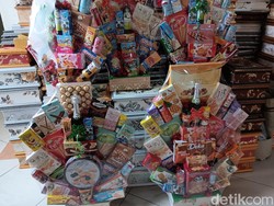Penjualan Parsel di Cikini Anyep, Dagangan yang Tak Laku Dimakan Sendiri?