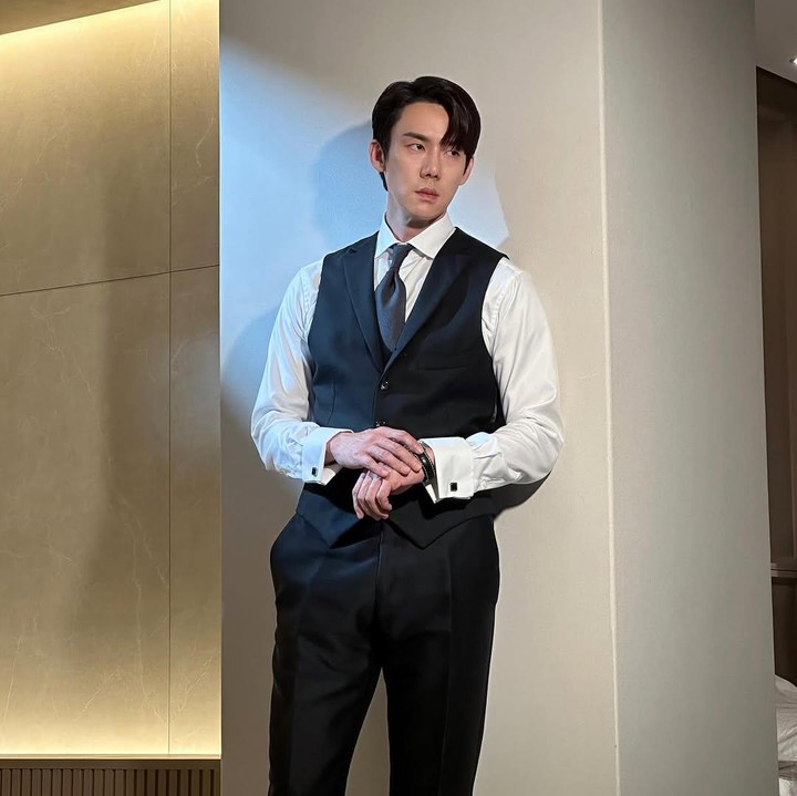 <p>Pemeran Baek Sa Eon dalam drama Korea When The Phone Rings, Yoo Yeon Seok, dalam beberapa kesempatan wawancara kerapkali menceritakan kehidupan pribadinya di luar syuting. Keluarga pun menjadi topik yang tak luput ia ceritakan. (Foto: Instagram @yoo_yeonseok)</p>