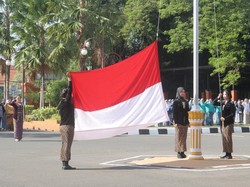 Polwan Berkebaya Pimpin Upacara Hari Ibu-HBN di Mojokerto
