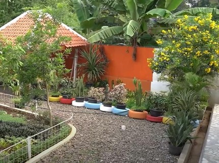 Intip 5 Potret Rumah Mamah Dedeh, Ada Gedung Serba Guna dan Perkebunan Buah yang Asri