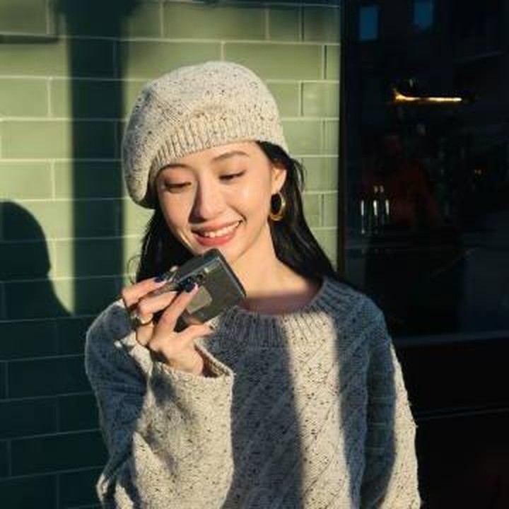 <p>Kini nama Hu Lianxin kian dikenal setelah foto wajahnya tersebar di media sosial. Ia disebut mirip dengan artis populer Korea, Kim Ji Won. Tak sedikit netizen yang menganggap Hu Lianxin dan Kim Ji Won seperti kembaran. (Foto: Weibo @Hu Lianxin'er)</p>